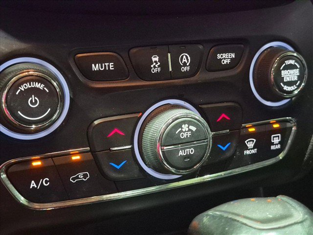 Used 2019 Jeep Cherokee Limited FWD image 21