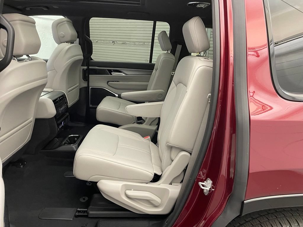 New 2026 Jeep Grand Wagoneer 2WD w/ Premium Group I image 18