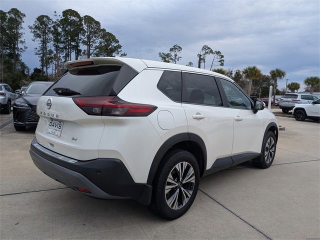 Used 2023 Nissan Rogue SV image 3