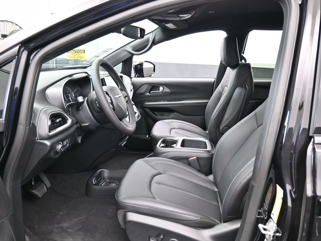 New 2026 Chrysler Pacifica Select w/ S Appearance Package FWD image 11