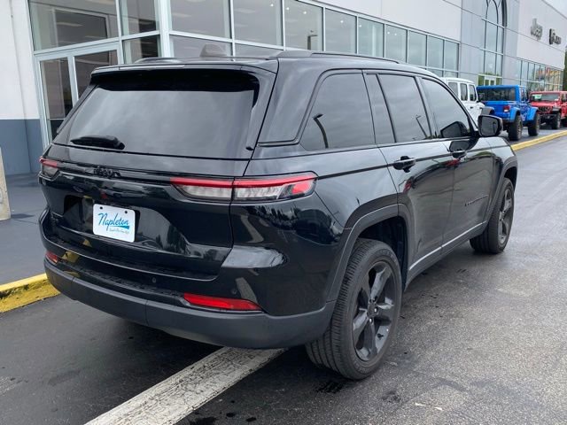 Used 2023 Jeep Grand Cherokee Altitude AWD/4WD image 9