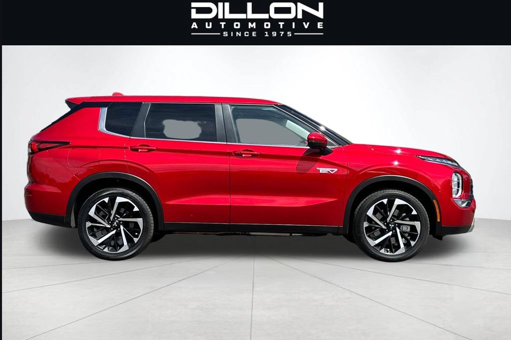 Used 2025 Mitsubishi Outlander SE AWD/4WD image 3
