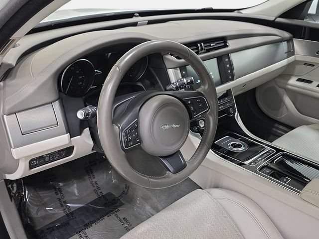 Used 2016 Jaguar XF Prestige AWD/4WD image 16