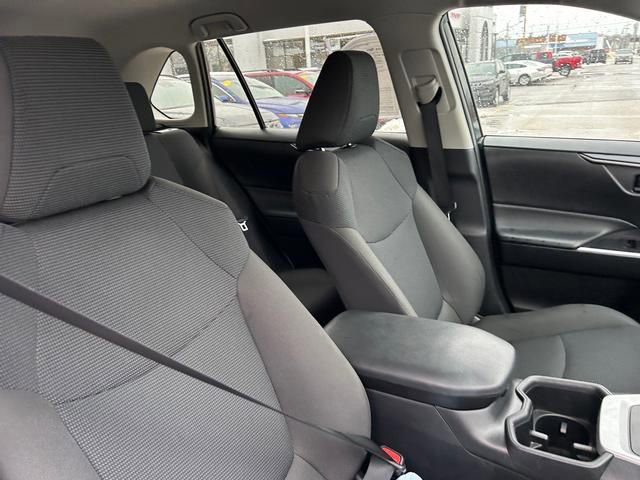 Used 2024 Toyota RAV4 LE image 32