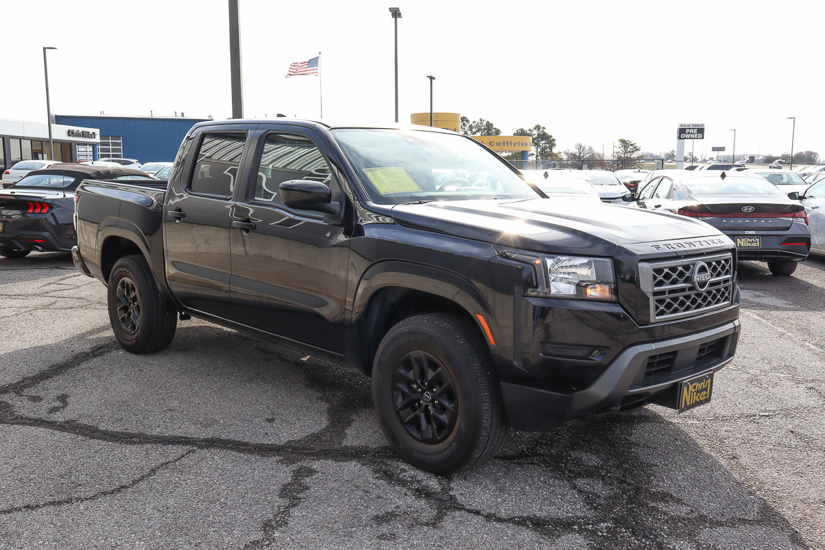 Used 2024 Nissan Frontier SV image 3