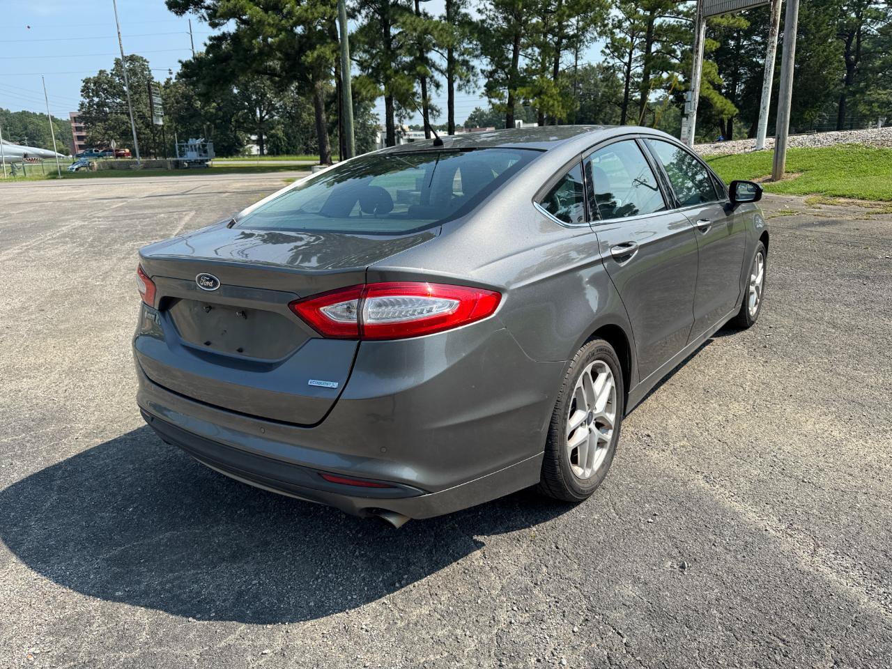 Used 2013 Ford Fusion SE FWD image 3