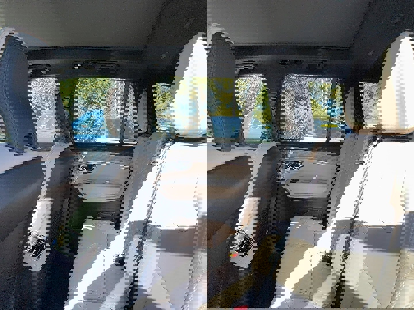 New 2026 Volvo XC90 T8 Ultra w/ Lounge Package image 15