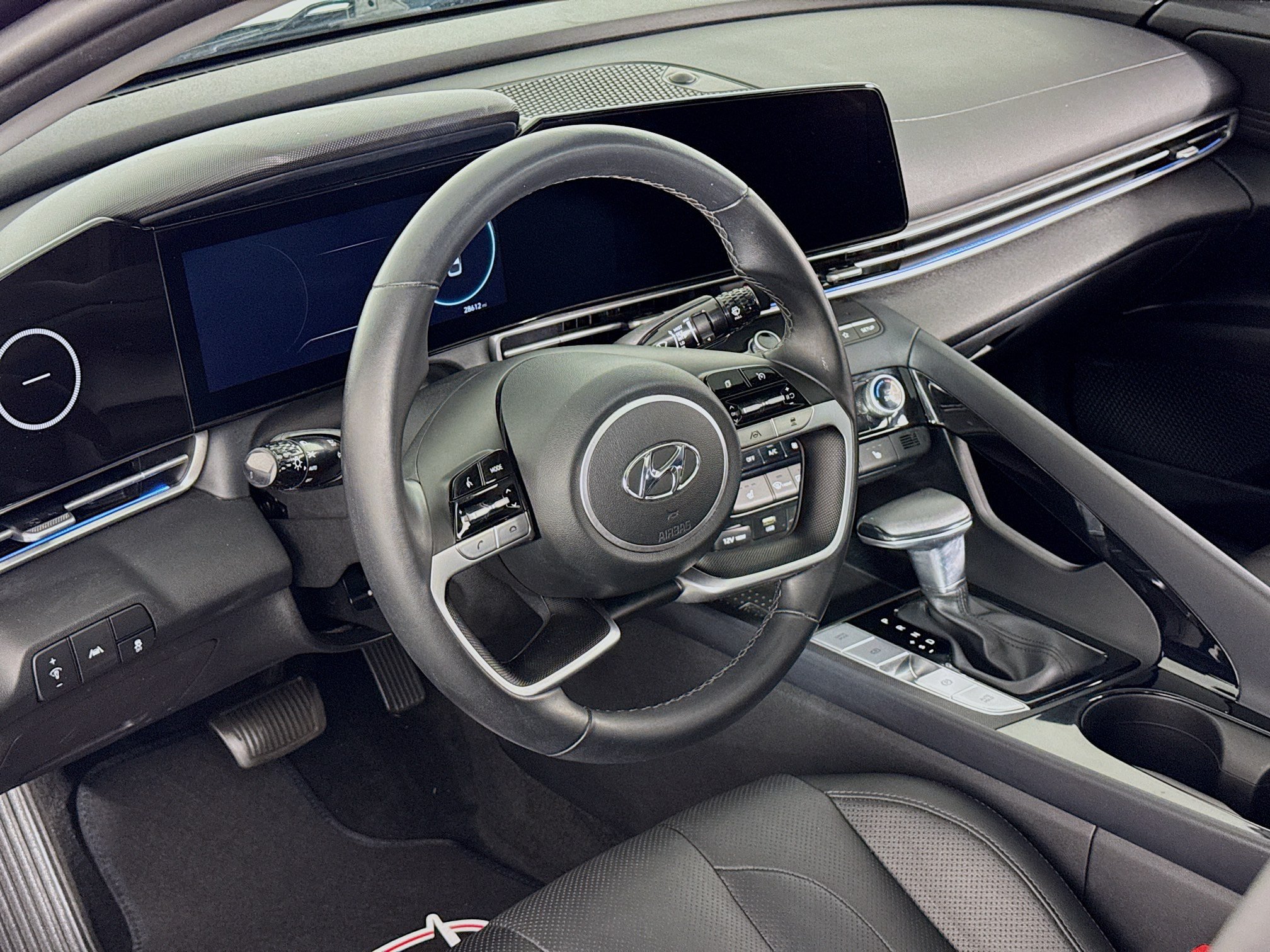 Used 2023 Hyundai Elantra Limited FWD image 15