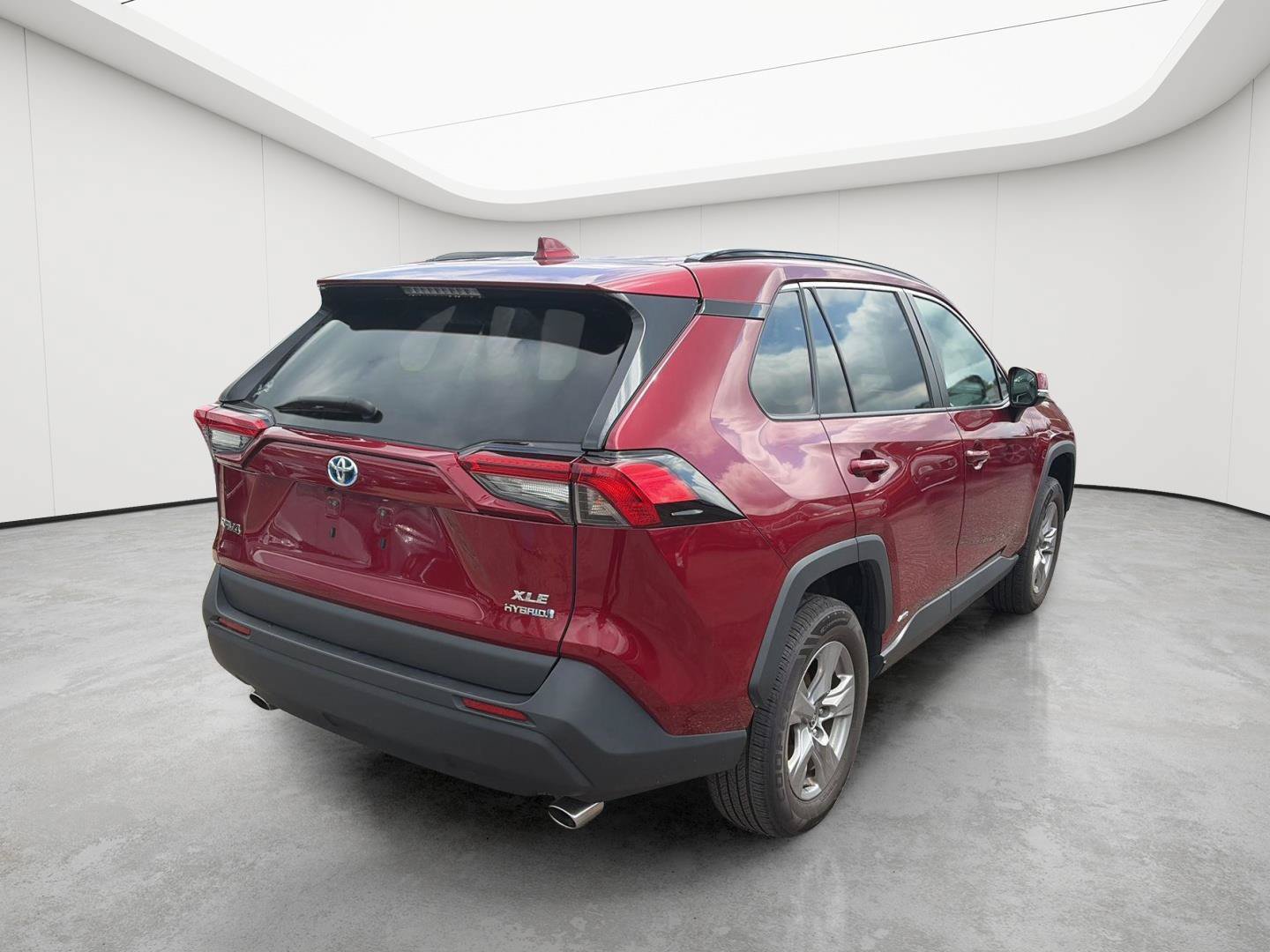 Used 2022 Toyota RAV4 XLE w/ Convenience Package AWD/4WD image 6
