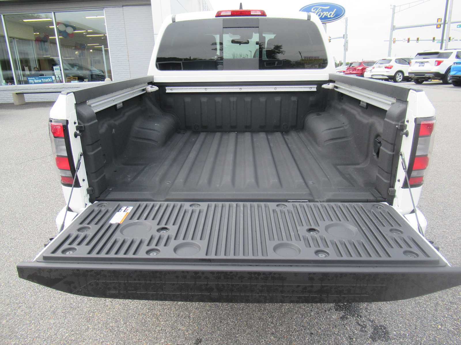 Used 2025 Nissan Frontier PRO-4X w/ Pro Convenience Package AWD/4WD image 14