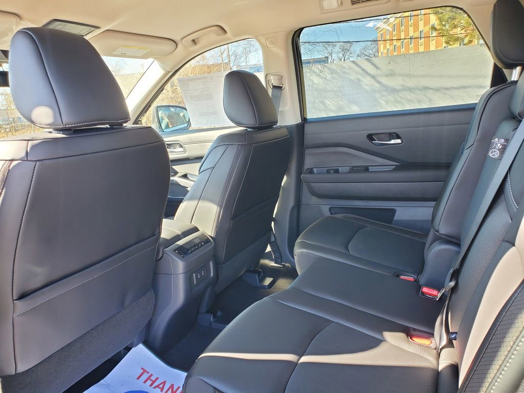 New 2026 Nissan Pathfinder SL image 12