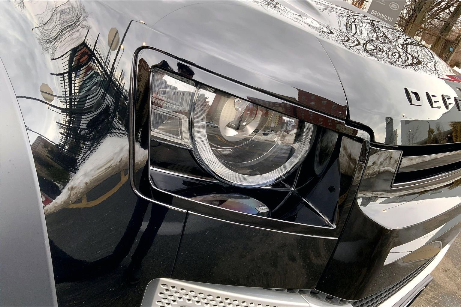 Used 2025 Land Rover Defender 110 S image 27