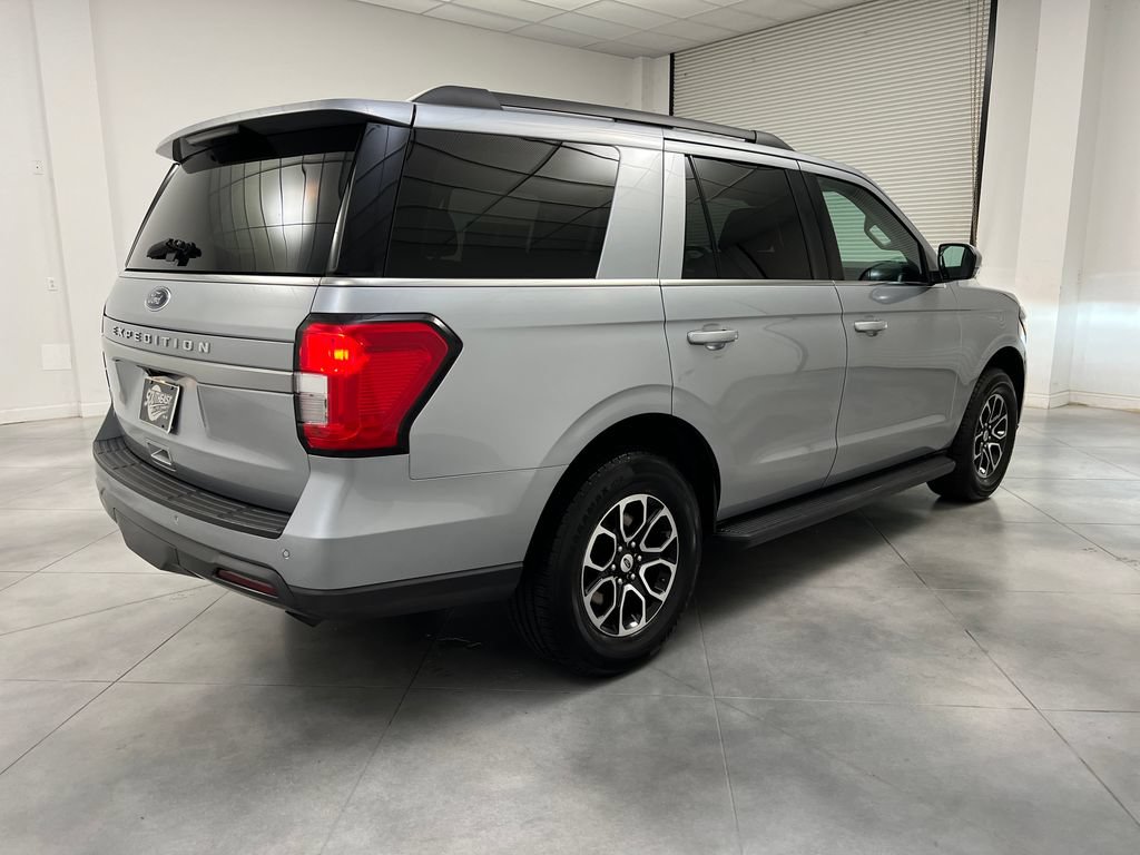 Used 2024 Ford Expedition XLT RWD image 9