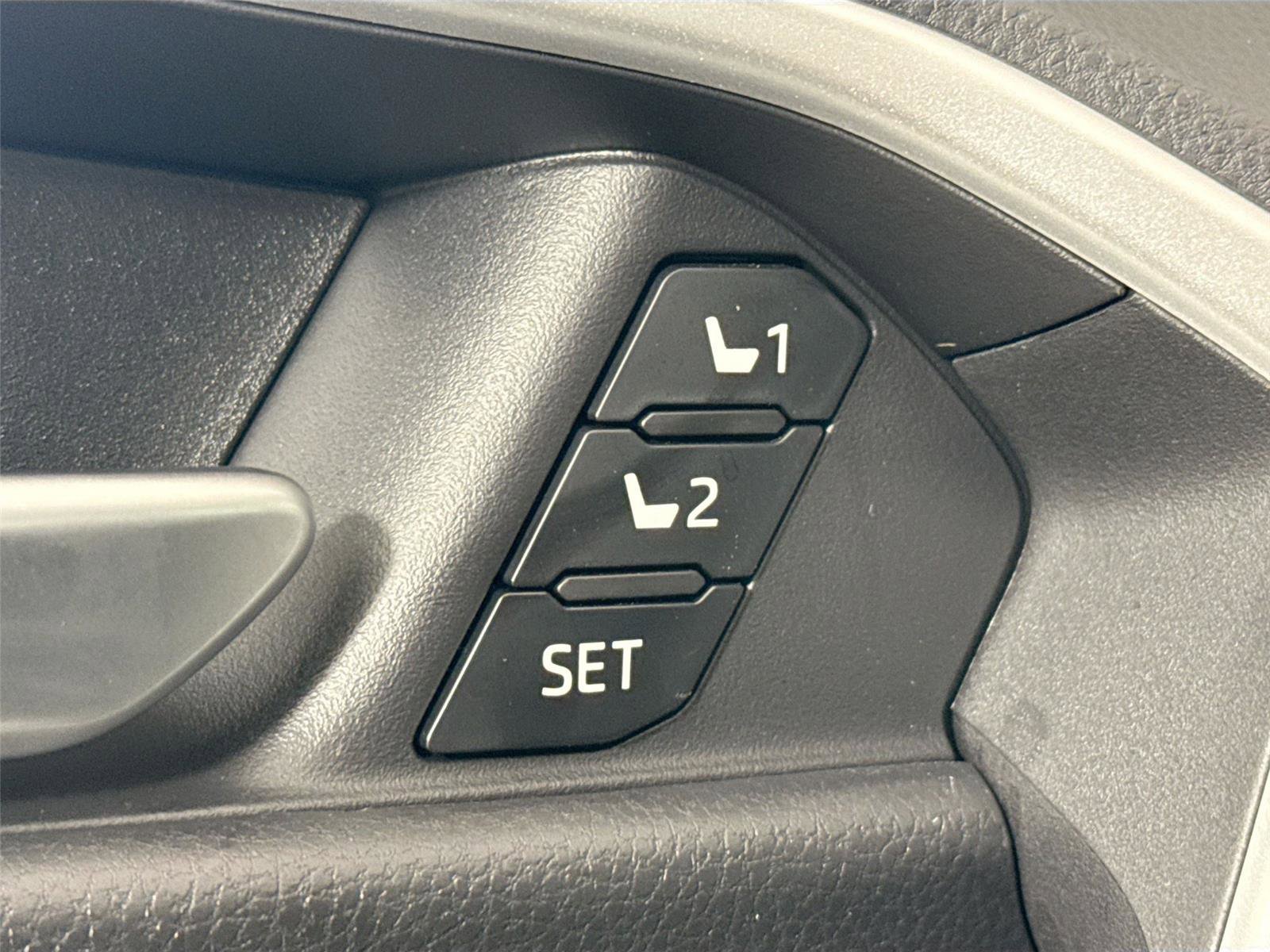 Used 2025 Toyota RAV4 XLE Premium image 31