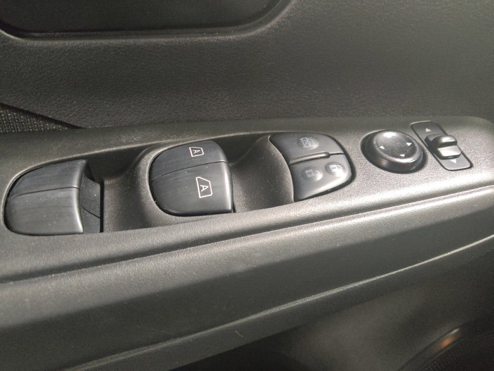 Used 2021 Nissan Kicks S FWD image 27