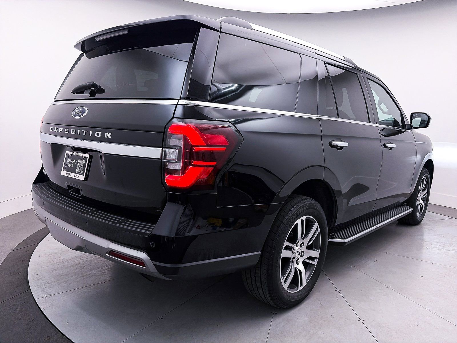 Used 2023 Ford Expedition Limited image 16