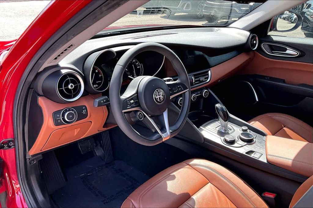 Used 2018 Alfa Romeo Giulia image 14