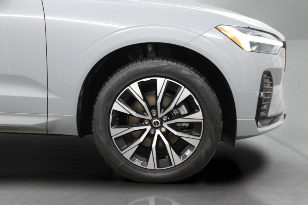 Used 2024 Volvo XC60 B5 Core w/ Protection Package Premier AWD/4WD image 13