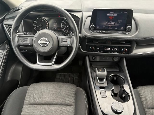 Used 2024 Nissan Rogue SV AWD/4WD image 3