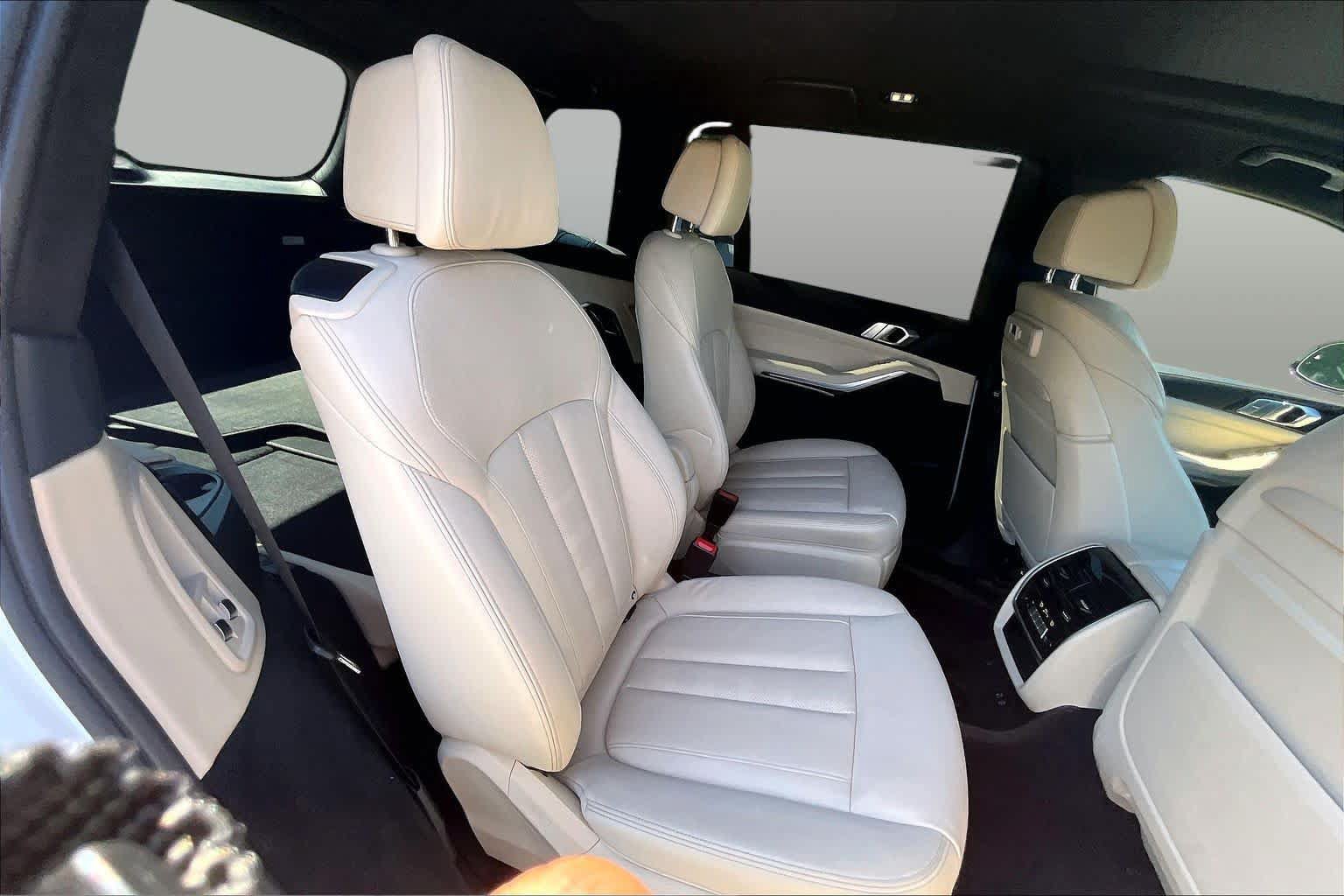 Used 2022 BMW X7 xDrive40i w/ Premium Package AWD/4WD image 19