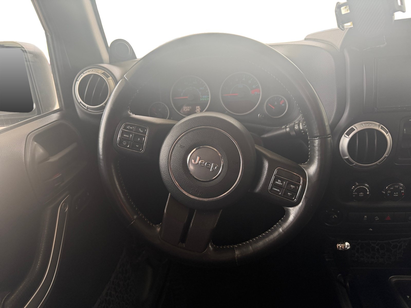 Used 2012 Jeep Wrangler Unlimited Rubicon AWD/4WD image 13