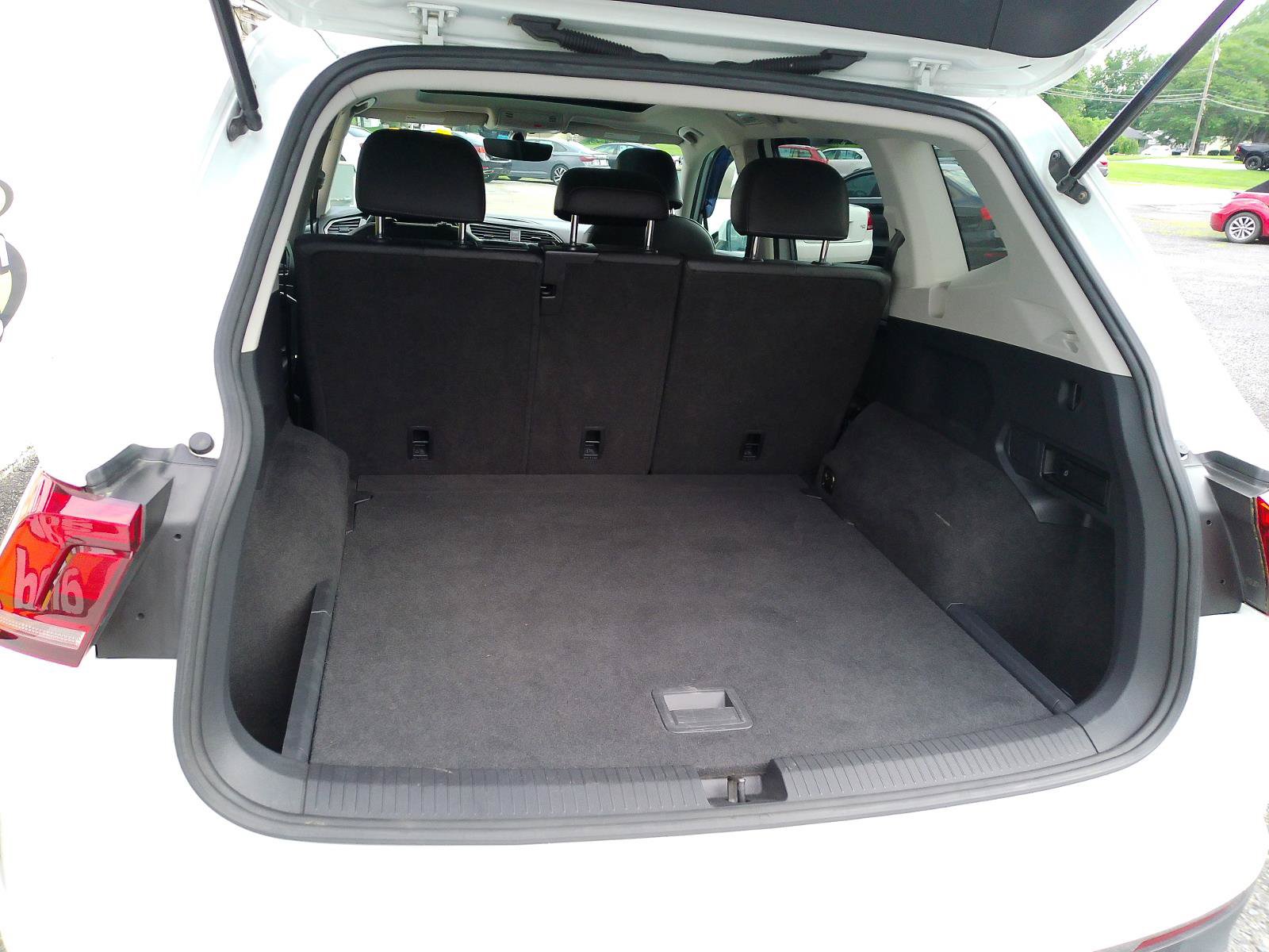 Used 2018 Volkswagen Tiguan SE w/ Panoramic Sunroof Package AWD/4WD image 38