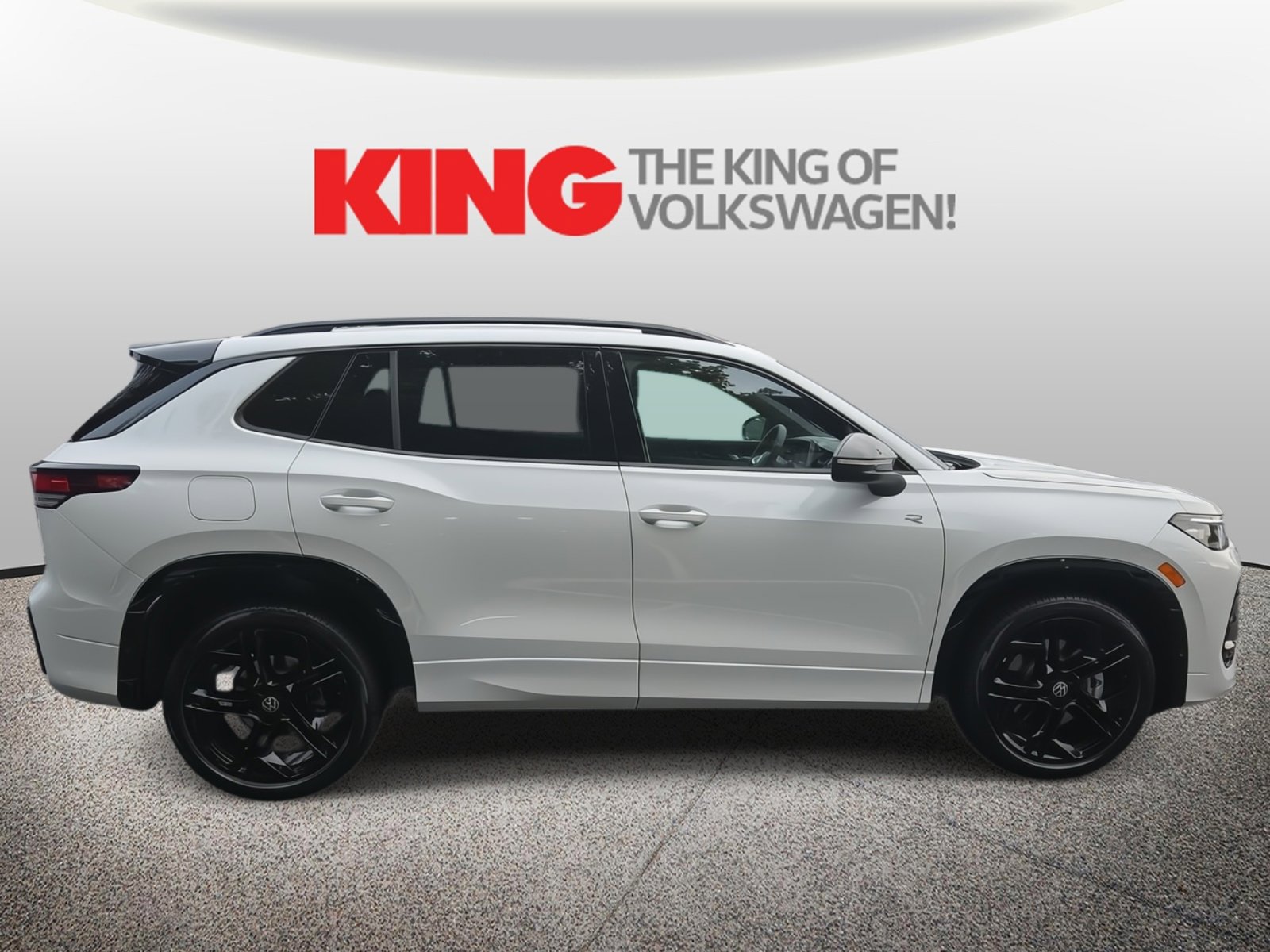 New 2025 Volkswagen Tiguan SE R-Line image 8