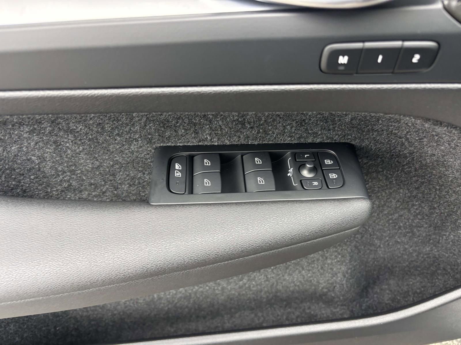 New 2026 Volvo XC40 B5 Ultra w/ Protection Package Premier image 13