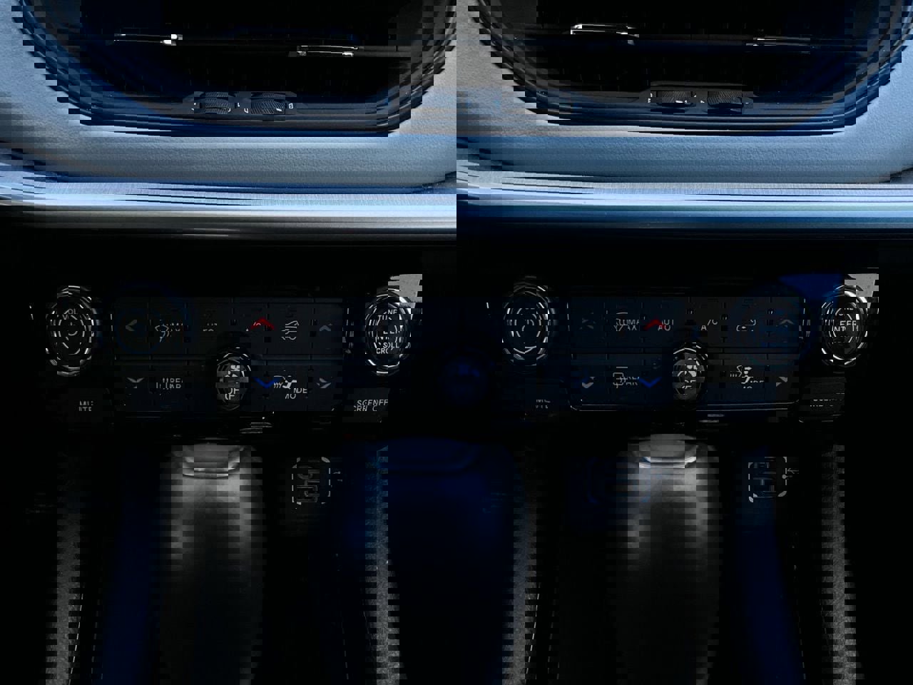 Used 2025 Jeep Compass Limited image 28