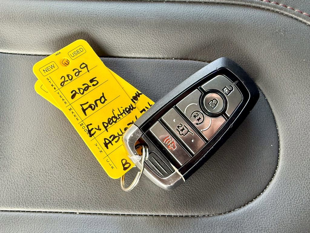 Certified 2025 Ford Expedition Active image 41
