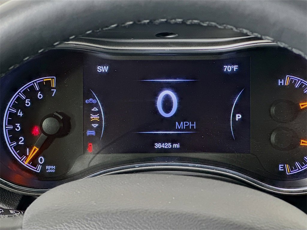 Used 2021 Jeep Grand Cherokee Laredo X image 25