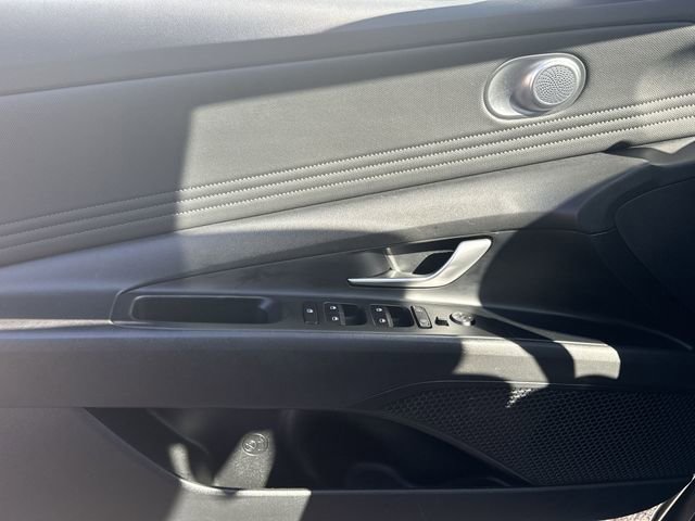 Used 2025 Hyundai Elantra SEL image 24