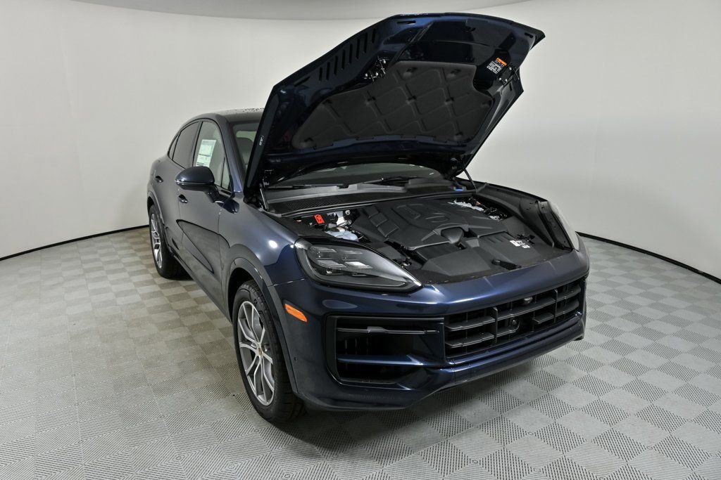 Certified 2025 Porsche Cayenne Coupe image 34