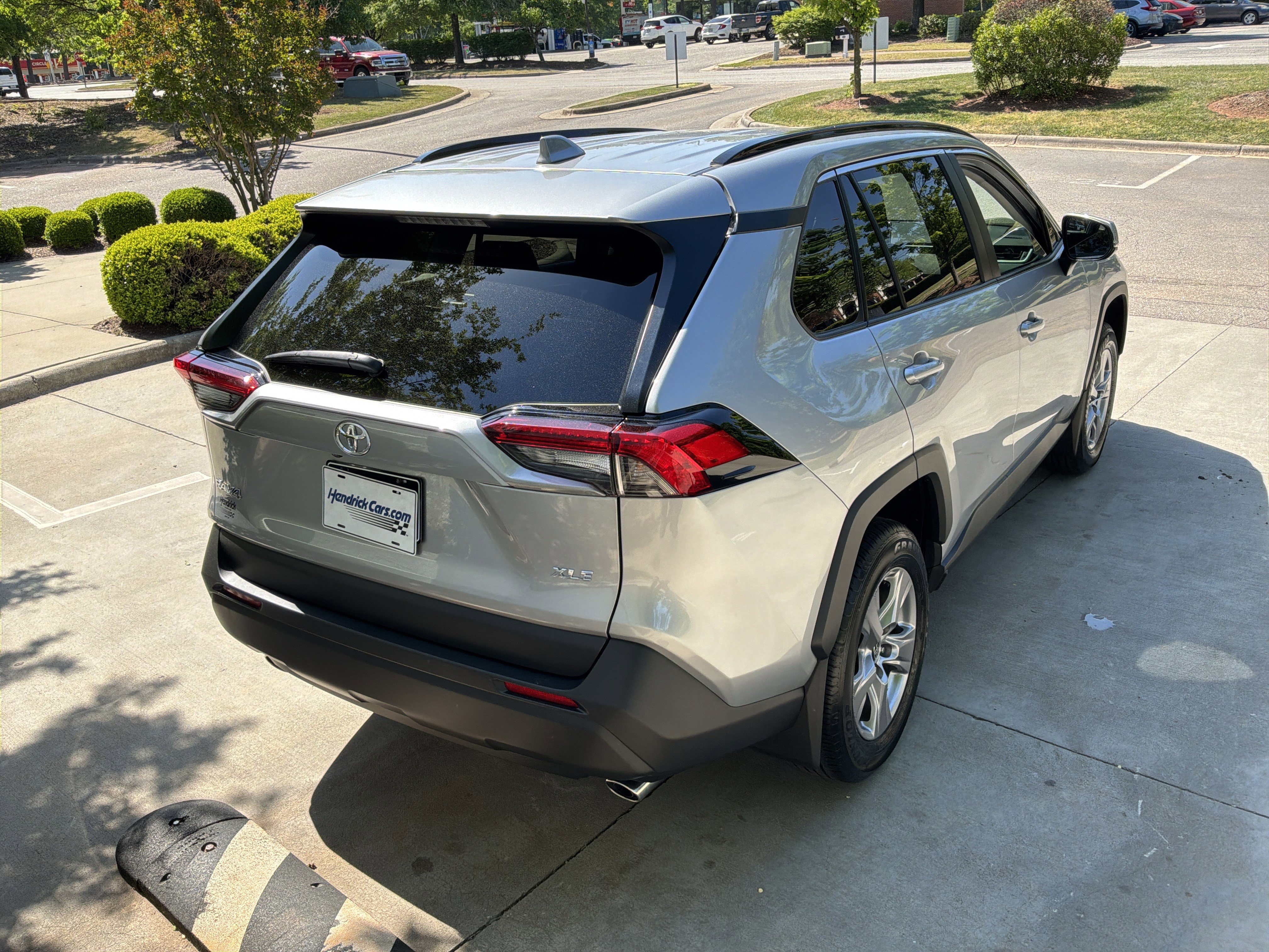 Used 2025 Toyota RAV4 XLE w/ Convenience Package FWD image 10
