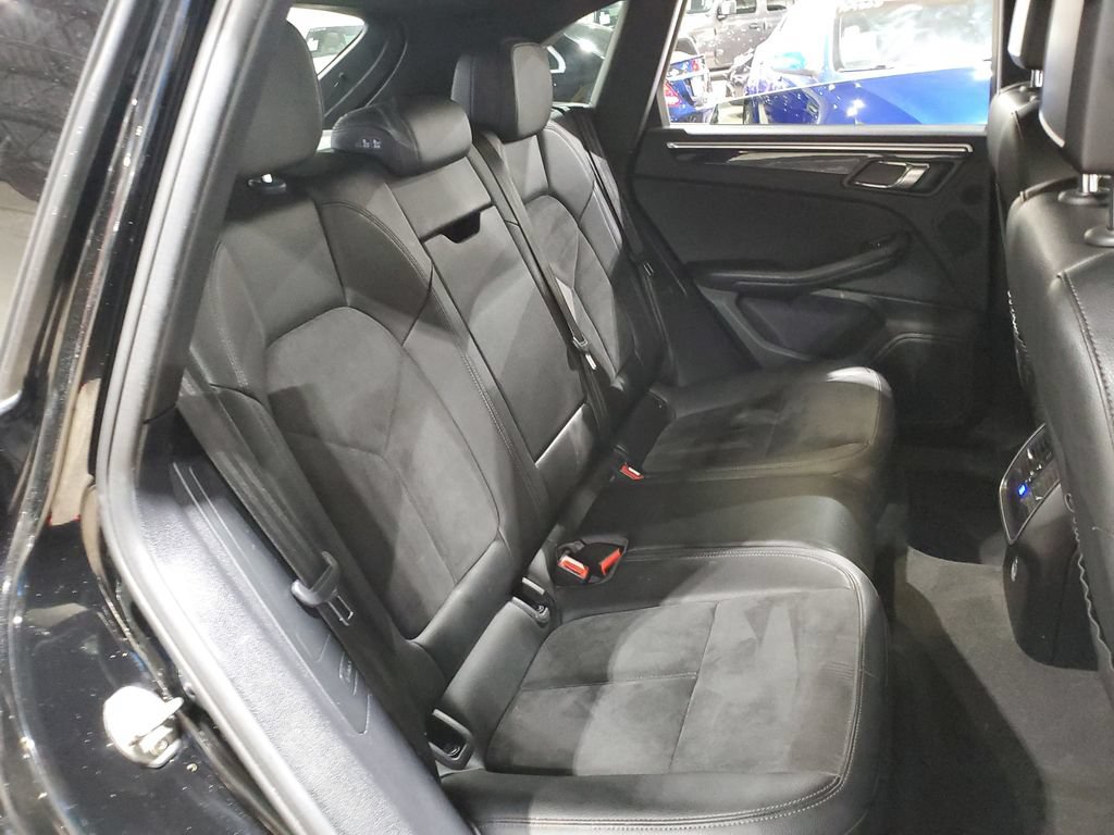 Used 2018 Porsche Macan AWD/4WD image 20