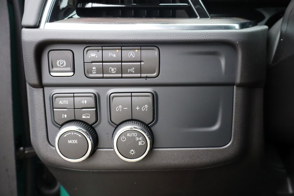 New 2026 Chevrolet Suburban LT image 12