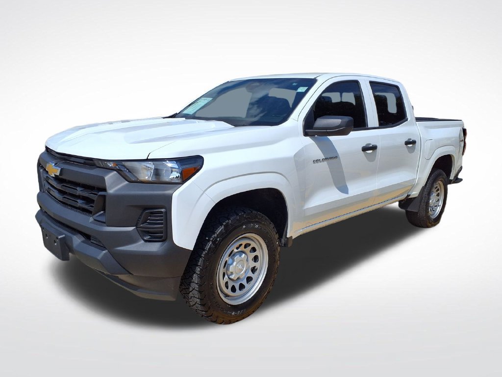 Used 2025 Chevrolet Colorado W/T w/ Advanced Trailering Package AWD/4WD image 3