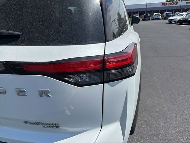 Used 2025 Nissan Pathfinder Platinum w/ Cargo Package image 6