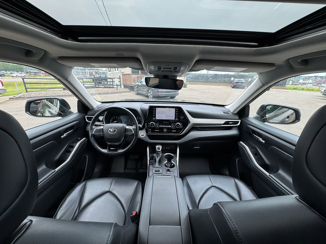 Used 2021 Toyota Highlander XLE image 12
