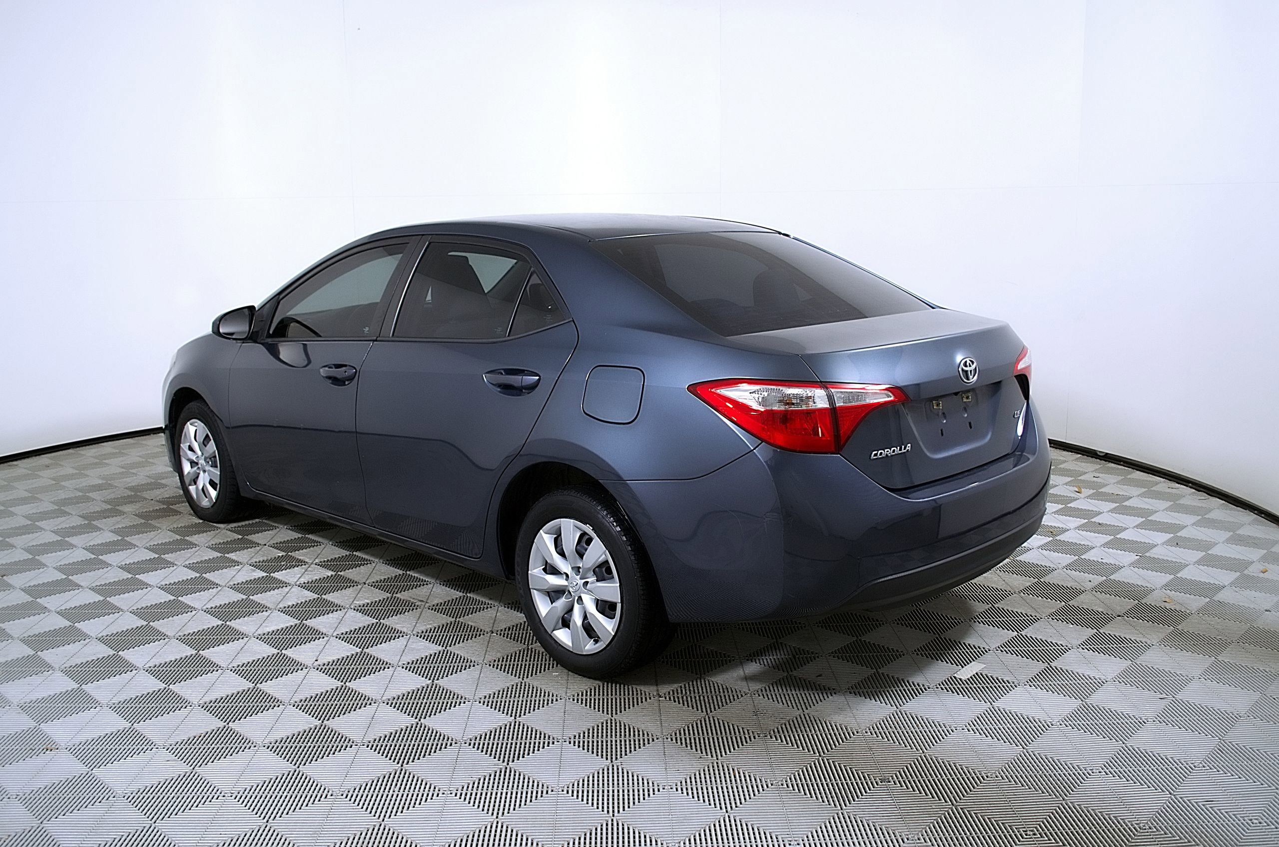Used 2016 Toyota Corolla LE FWD image 9