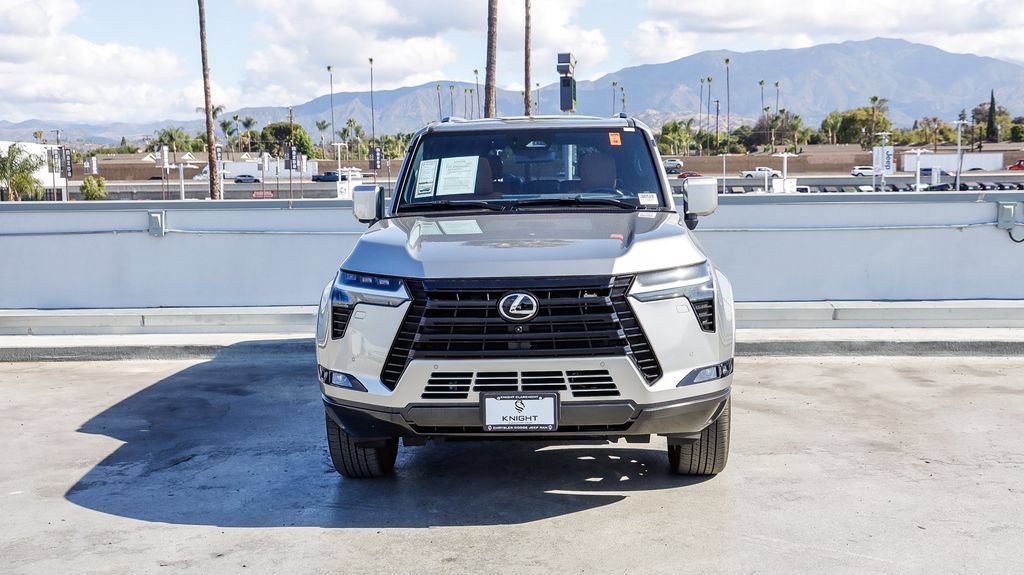Used 2025 Lexus GX 550 w/ Cold Area Package AWD/4WD image 3