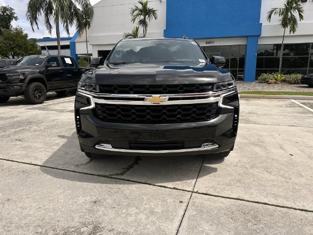 Used 2024 Chevrolet Suburban LS RWD image 19