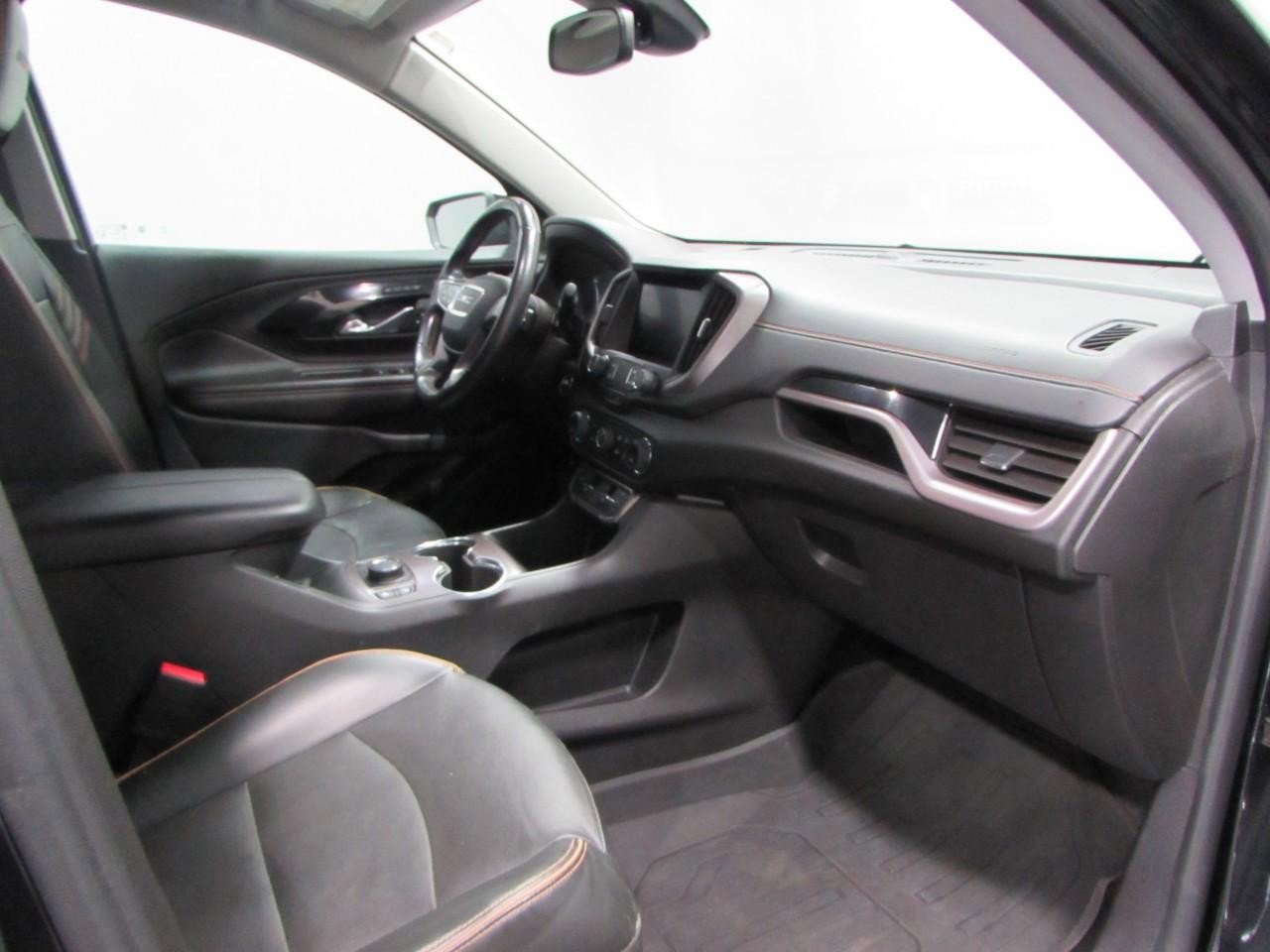 Used 2022 GMC Terrain AT4 image 17