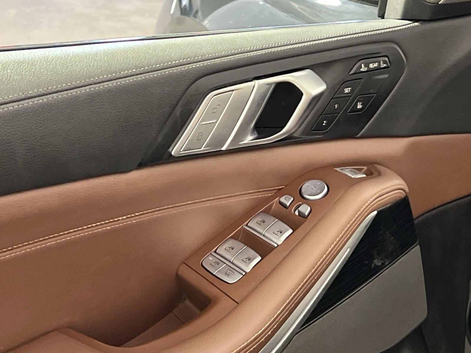 Used 2022 BMW X7 xDrive40i w/ M Sport Package image 15