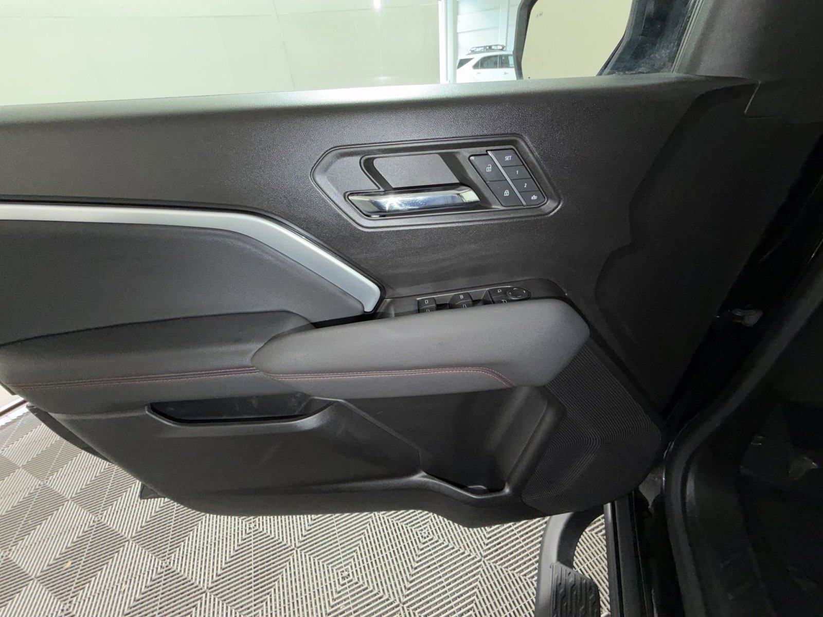 Used 2023 Chevrolet Colorado Z71 w/ Z71 Convenience Package 2 image 15