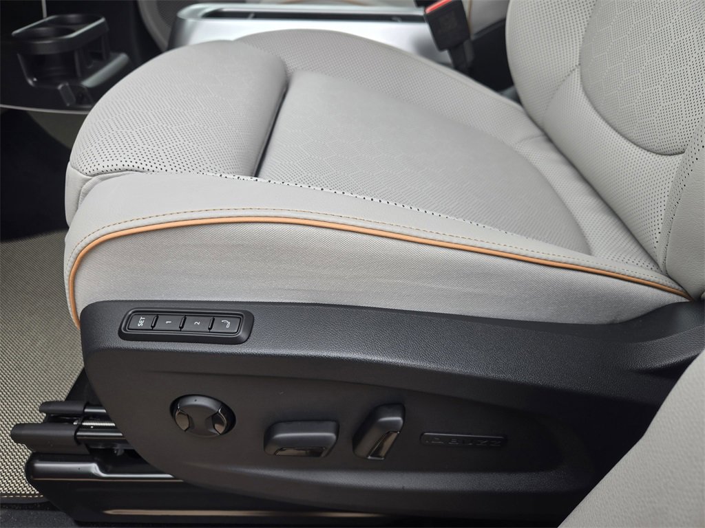 New 2025 Volkswagen ID. Buzz Pro S Plus image 19