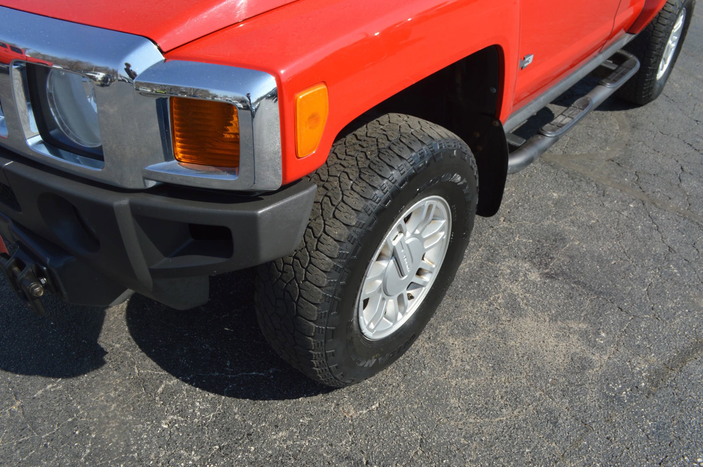Used 2010 HUMMER H3 AWD/4WD image 3