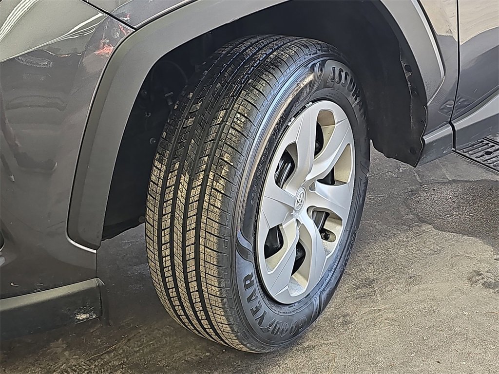 Used 2024 Toyota RAV4 LE image 33