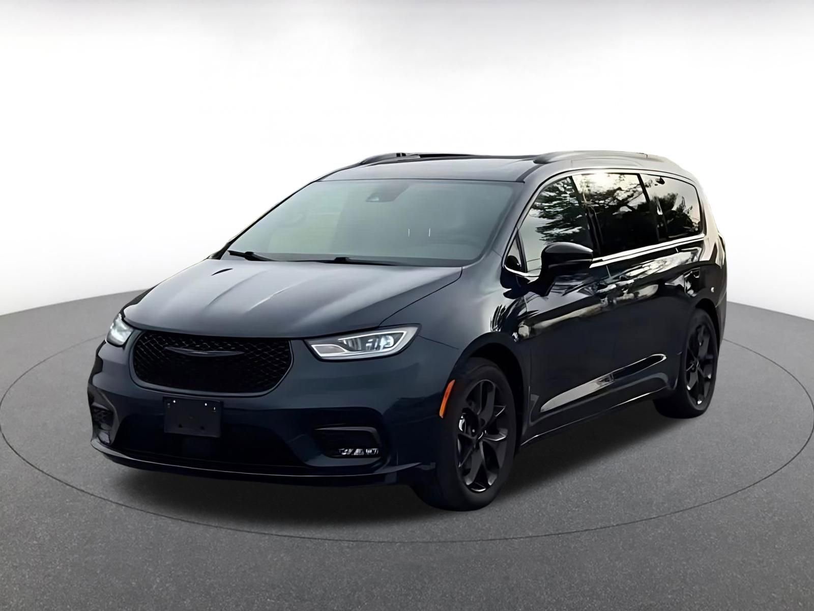 Used 2025 Chrysler Pacifica Limited FWD image 7