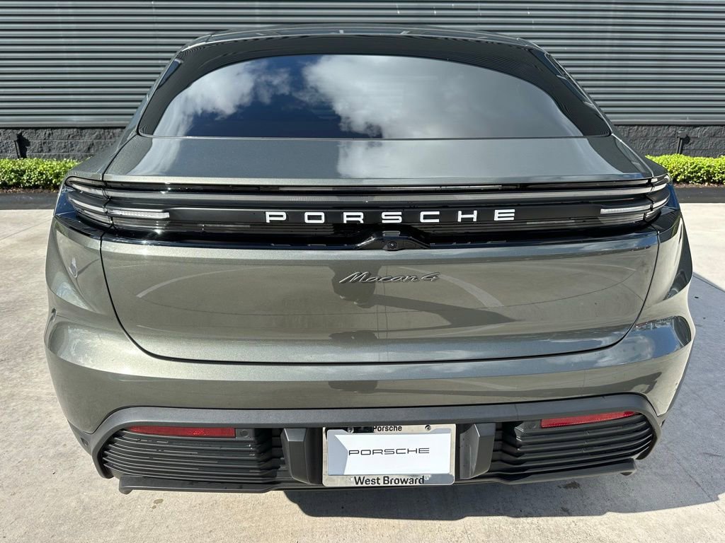 Used 2025 Porsche Macan 4 Electric image 12